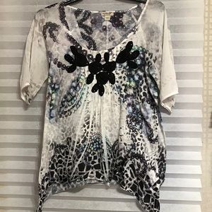 One World woman top with black embroidered design